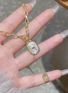 2025秋冬新款白色字母H毛衣链项链女气质设计感流苏配饰小众潮