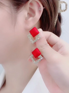双向奔赴的爱红色菱形耳钉女经典设计感网红百搭耳饰2021银针耳环
