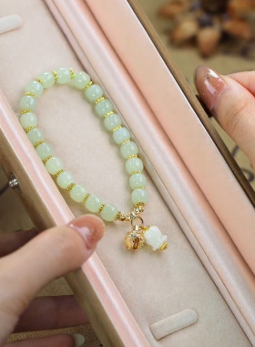 果绿色珠珠铃铛手串手链轻奢设计
