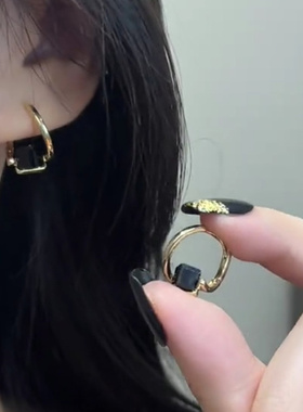 日韩简约黑色甜酷克拉耳扣耳环女时尚精致防敏辣妹配饰2025新款