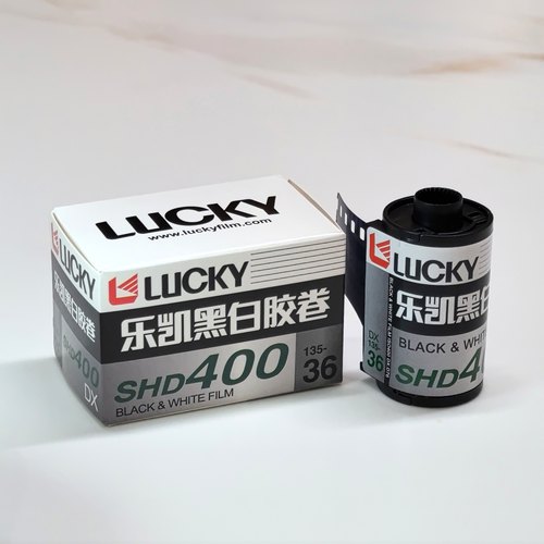 支持国货复产乐凯135黑白胶卷400
