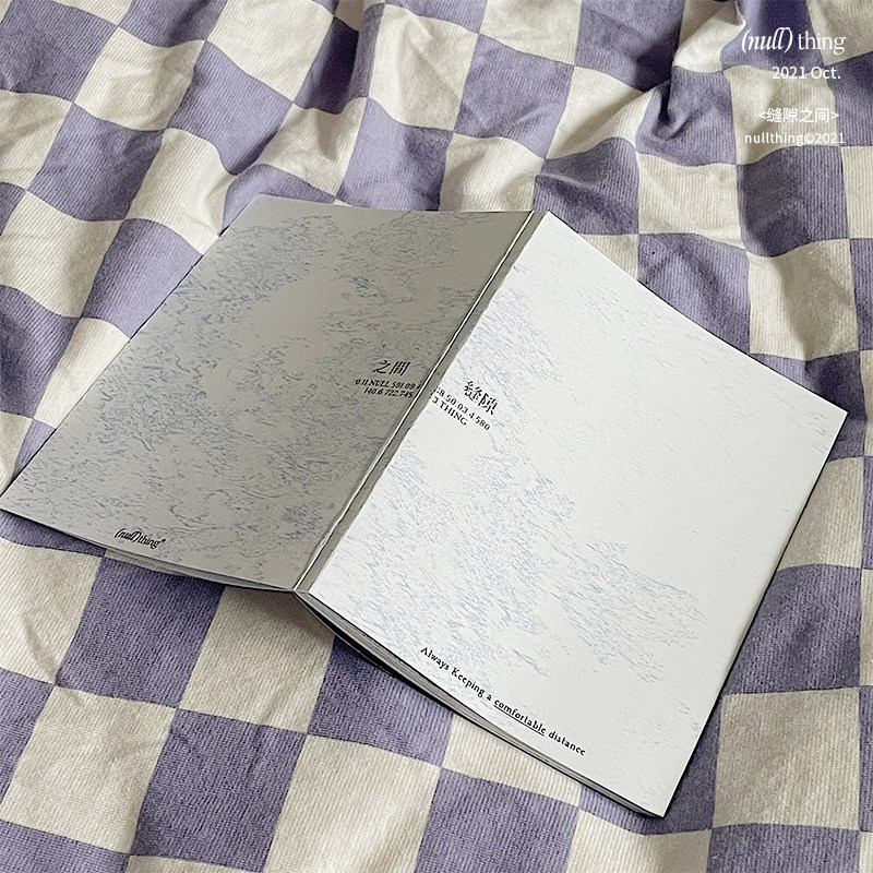 아무것도 없는 독립적인 디자인 핸드북 자료 사이의 간격 이 창의적 찢을 수 있는 그림책 틈새 배경 카드 그림