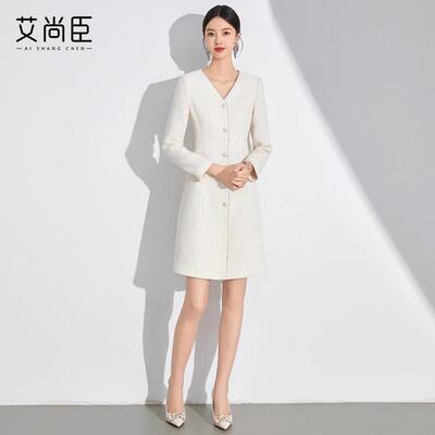 美容院杏色法式接待优雅长裙气质