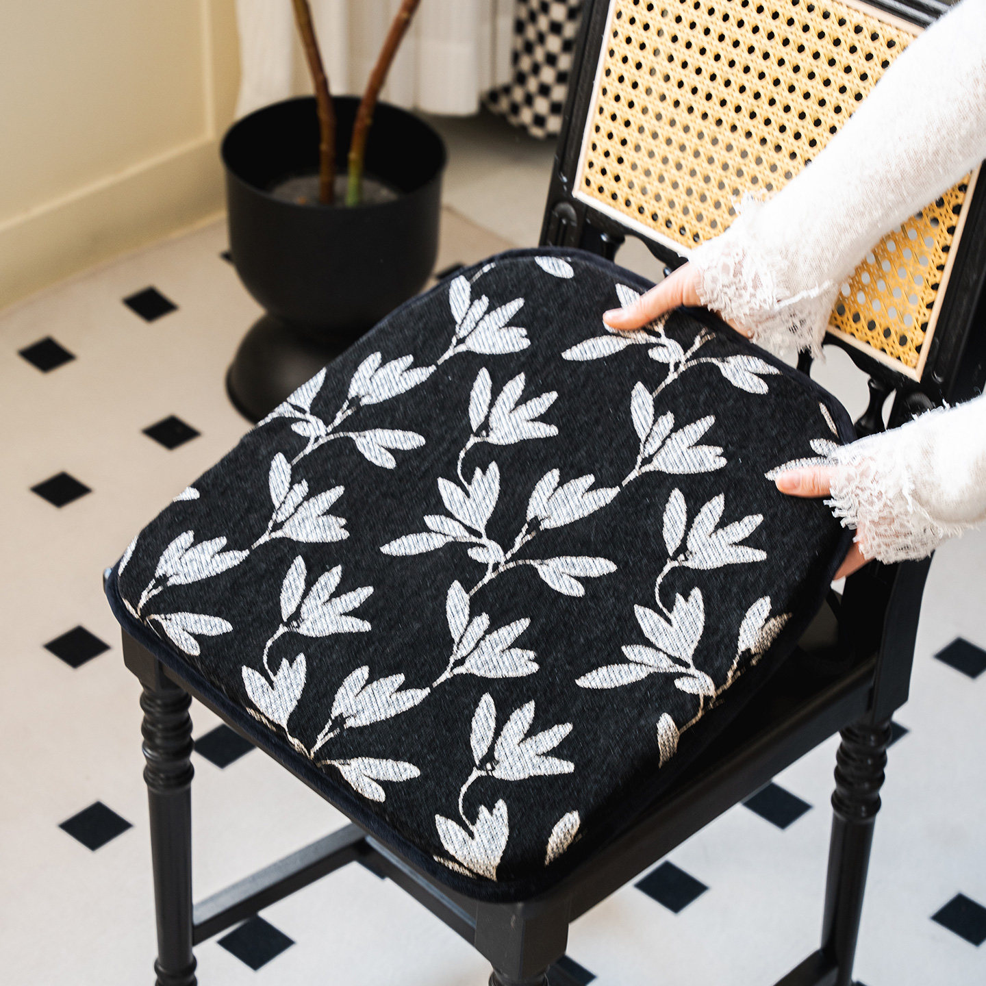 玉兰花中古餐椅垫可拆洗复古办公椅垫黑色椅子坐垫高弹海绵屁垫