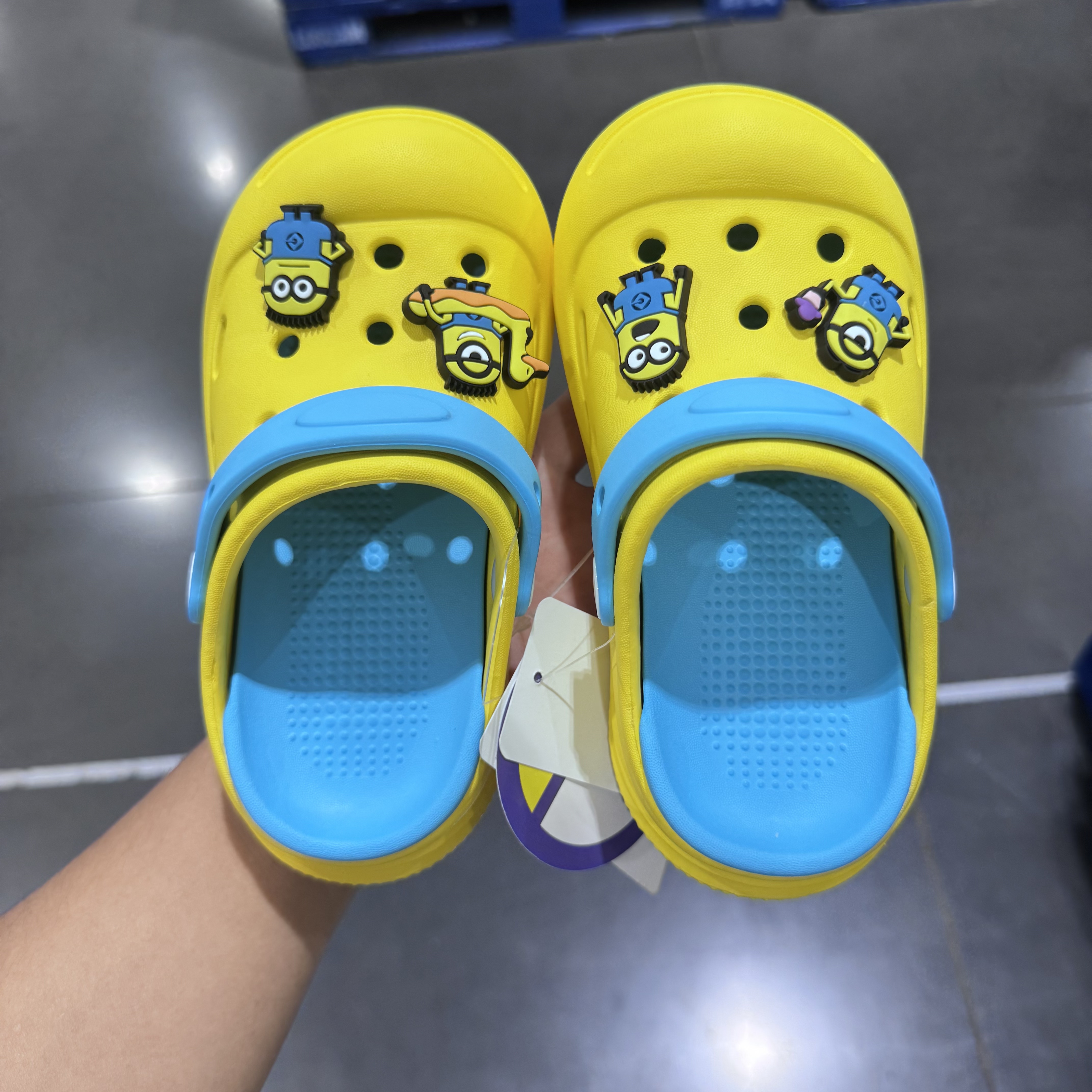 开市客Costco 小黄人儿童拖鞋夏季新品洞洞鞋防滑洗澡宝宝凉拖鞋图片