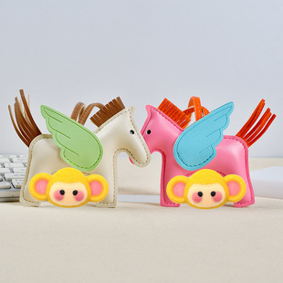 新款小飞马包包挂件可爱流苏撞色卡通挂饰汽车钥匙扣皮革小马吊饰