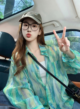 绿色彩绘渐变轻薄防晒长袖衬衫女春季2026新款小众减龄韩版上衣女
