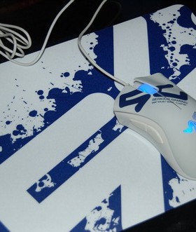 Razer DeathAdder 限量白色白光 原版 蝰蛇 鼠标 SG蝰蛇 SG鼠标垫
