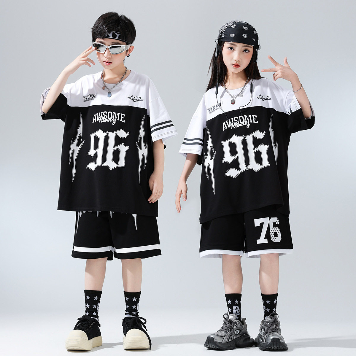 儿童街舞嘻哈架子鼓轮滑演出服