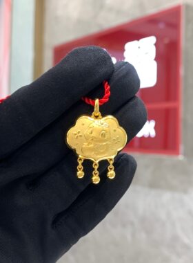 周大福蛇年生肖系列苹果蛇吊坠