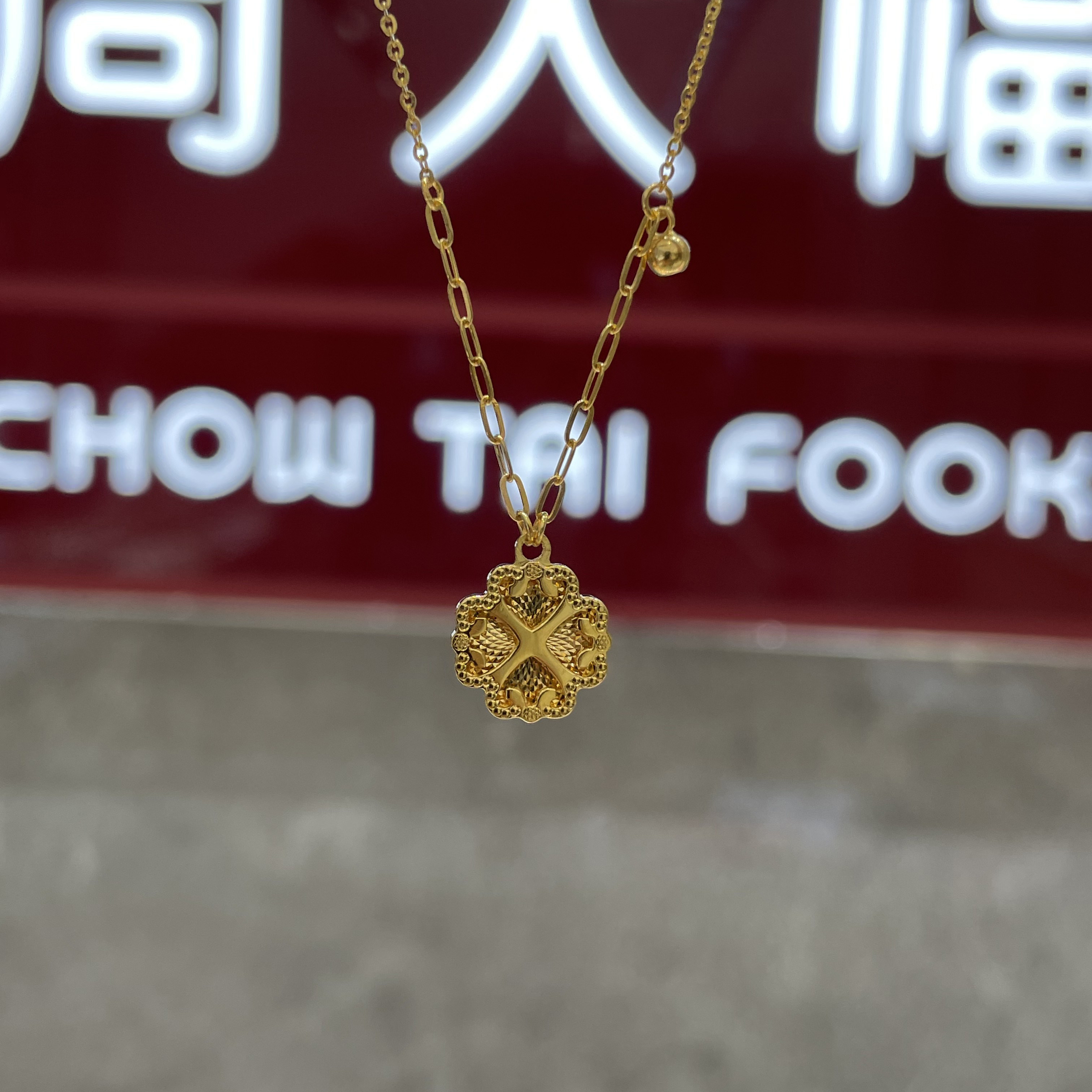 周大福代购 简约幸运四叶草金珠足金黄金项链 克减80 计价f226975