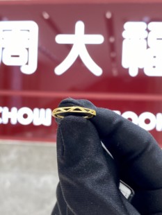 周大福代购 17916 镂空立体几何三角形22K金戒指 正品7折 E128029