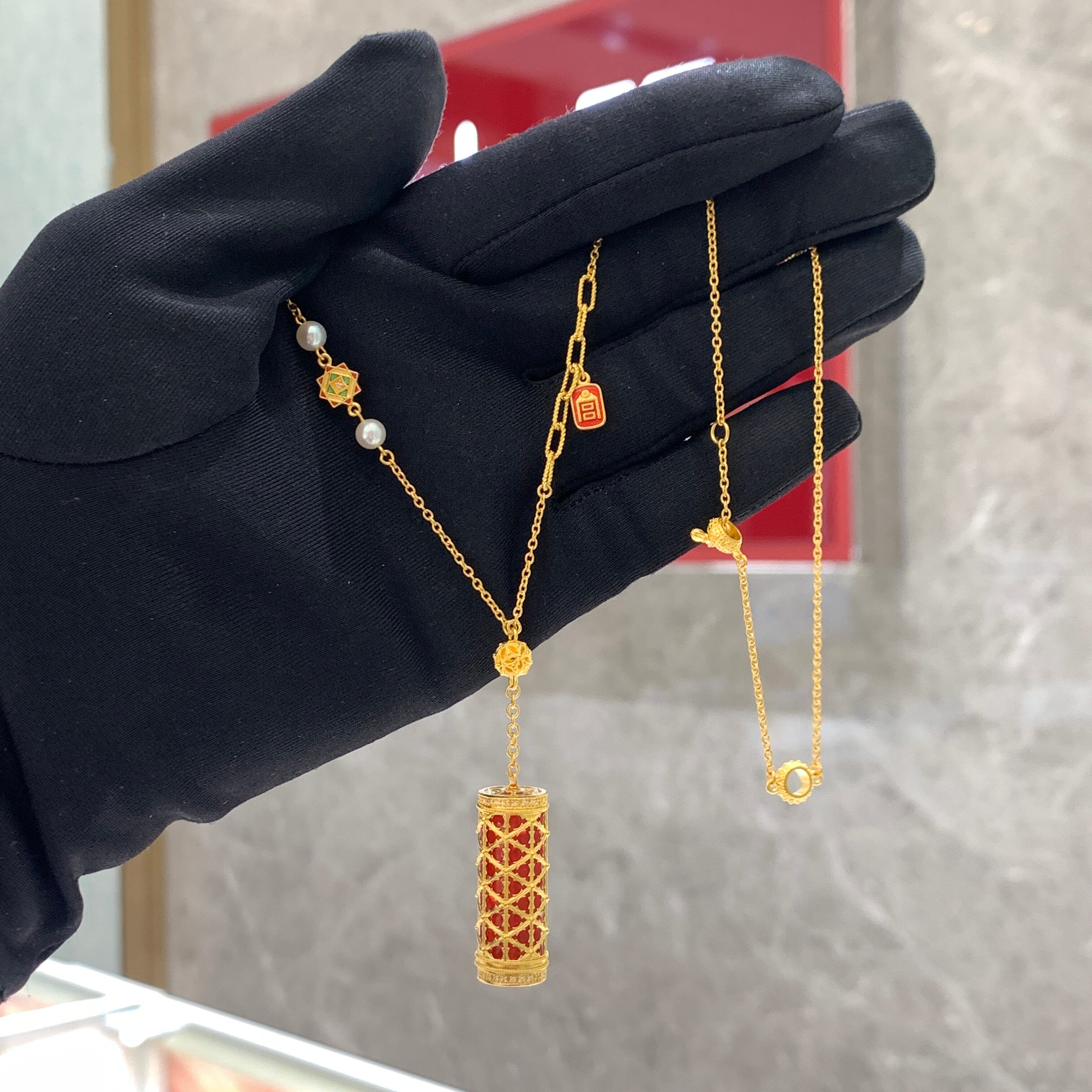 故宫金銮瑞狮珍珠黄金钻石项链女图片