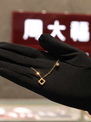 周大福Lucky四叶草爱心项链