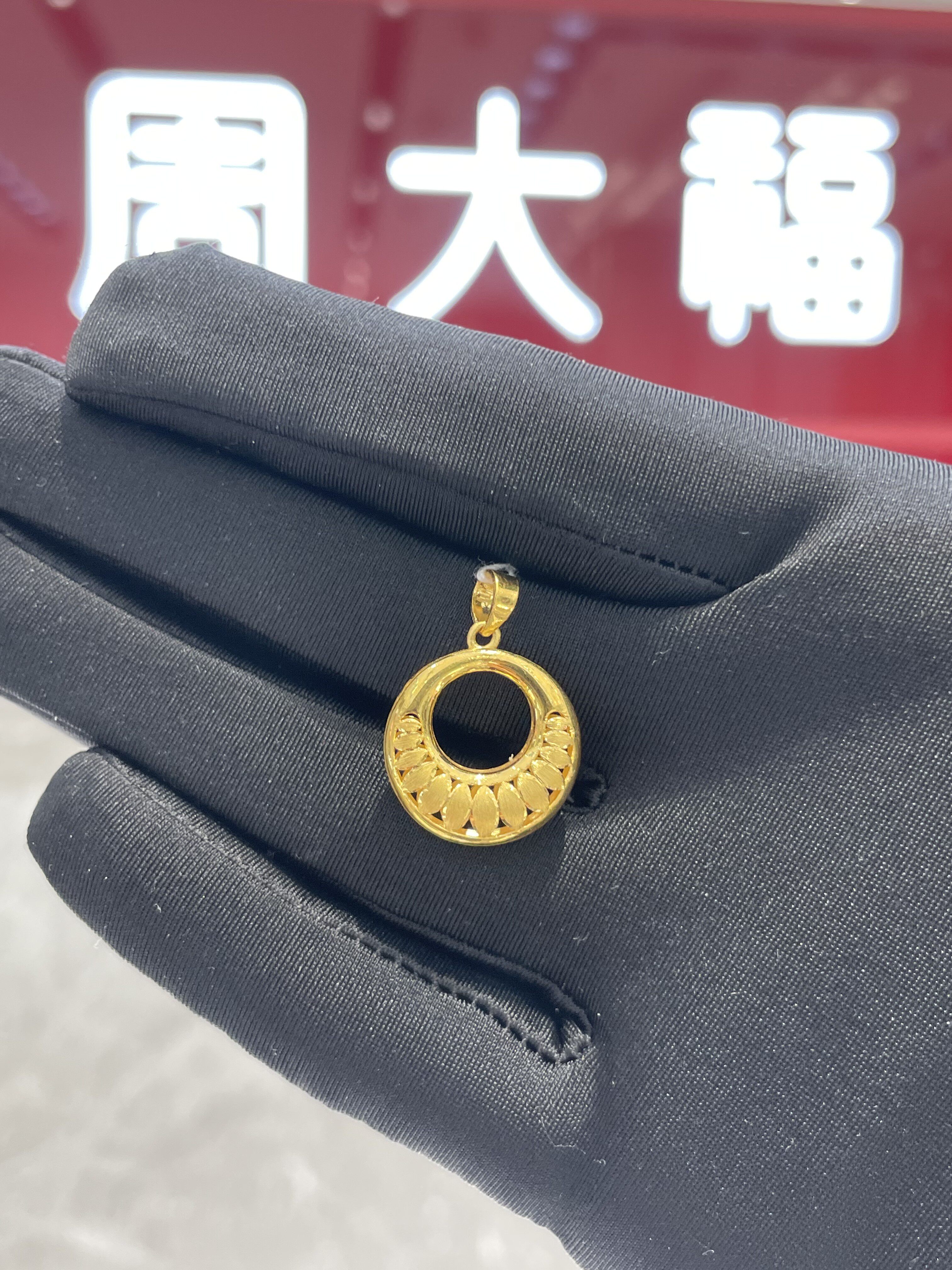 周大福代购 新款黄金凤尾平安扣足金吊坠 正品克减80 计价f194612