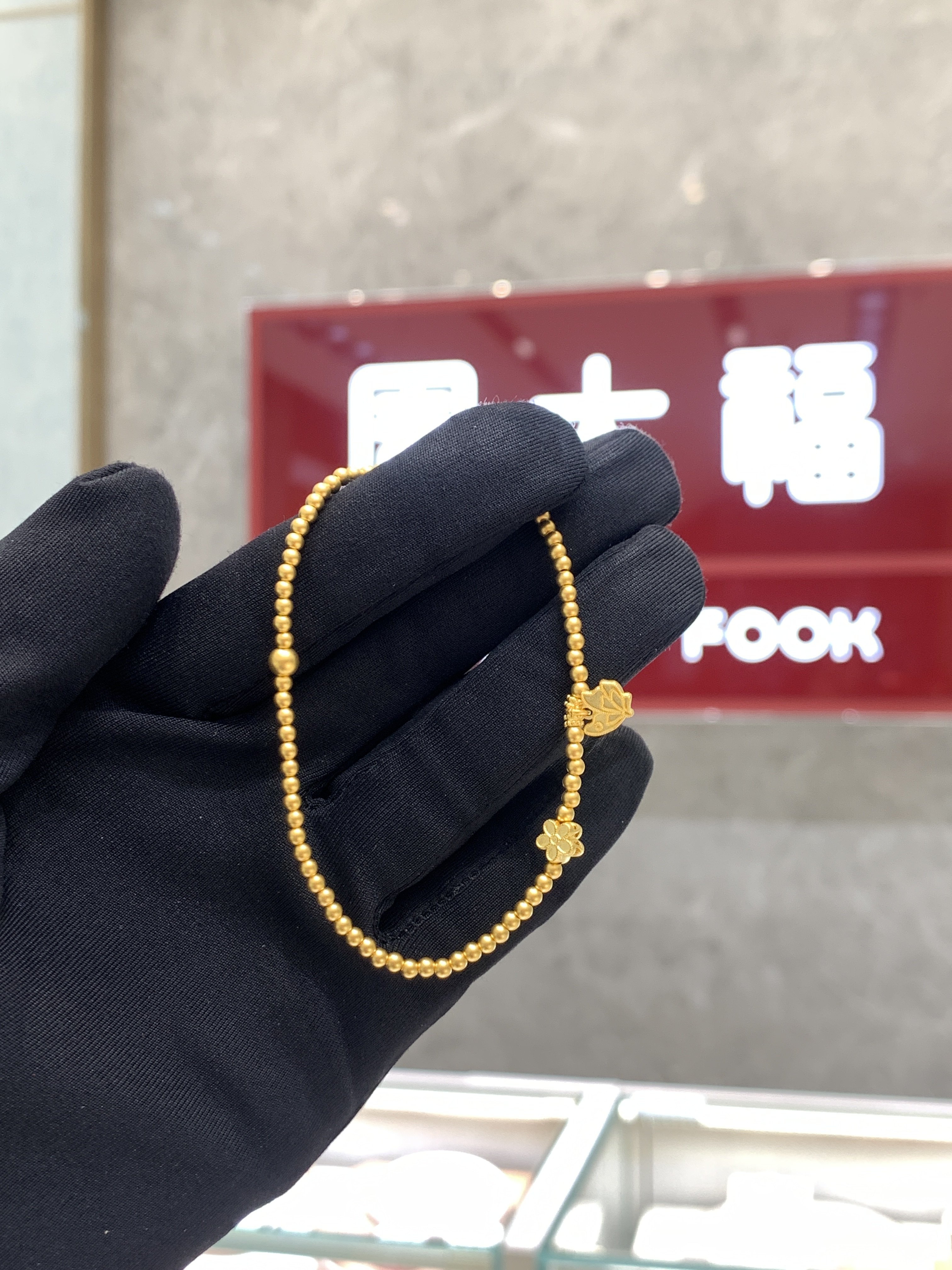 周大福传承系列蝶恋花黄金手链女图片