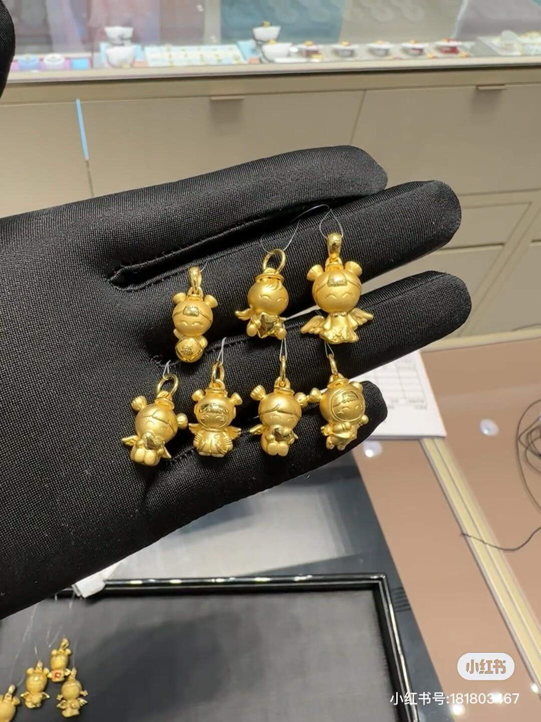 周大福 足金福星宝宝天使之翼3d硬金黄金吊坠儿童平安礼物正品7折