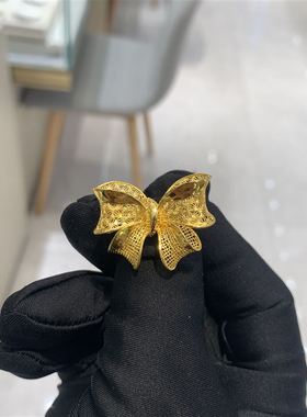 周大福花月佳期大蝴蝶黄金戒指