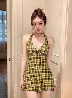 泳衣女2026新款黄色格子性感V领连体挂脖裙式遮肚显瘦度假泡温泉