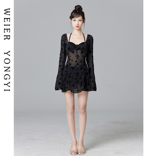 遮肚挂脖小胸聚拢温泉度假泳装 泳衣女高级感性感纯欲长袖 连体裙式