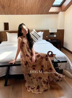 DIGM-新法式温柔气质复古干枯玫瑰印花宽松显瘦吊带连衣裙DB17109