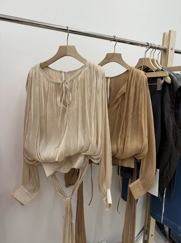 INHERE2026年春季杏色长袖衬衫百搭显瘦休闲时尚女装衬衫潮25752