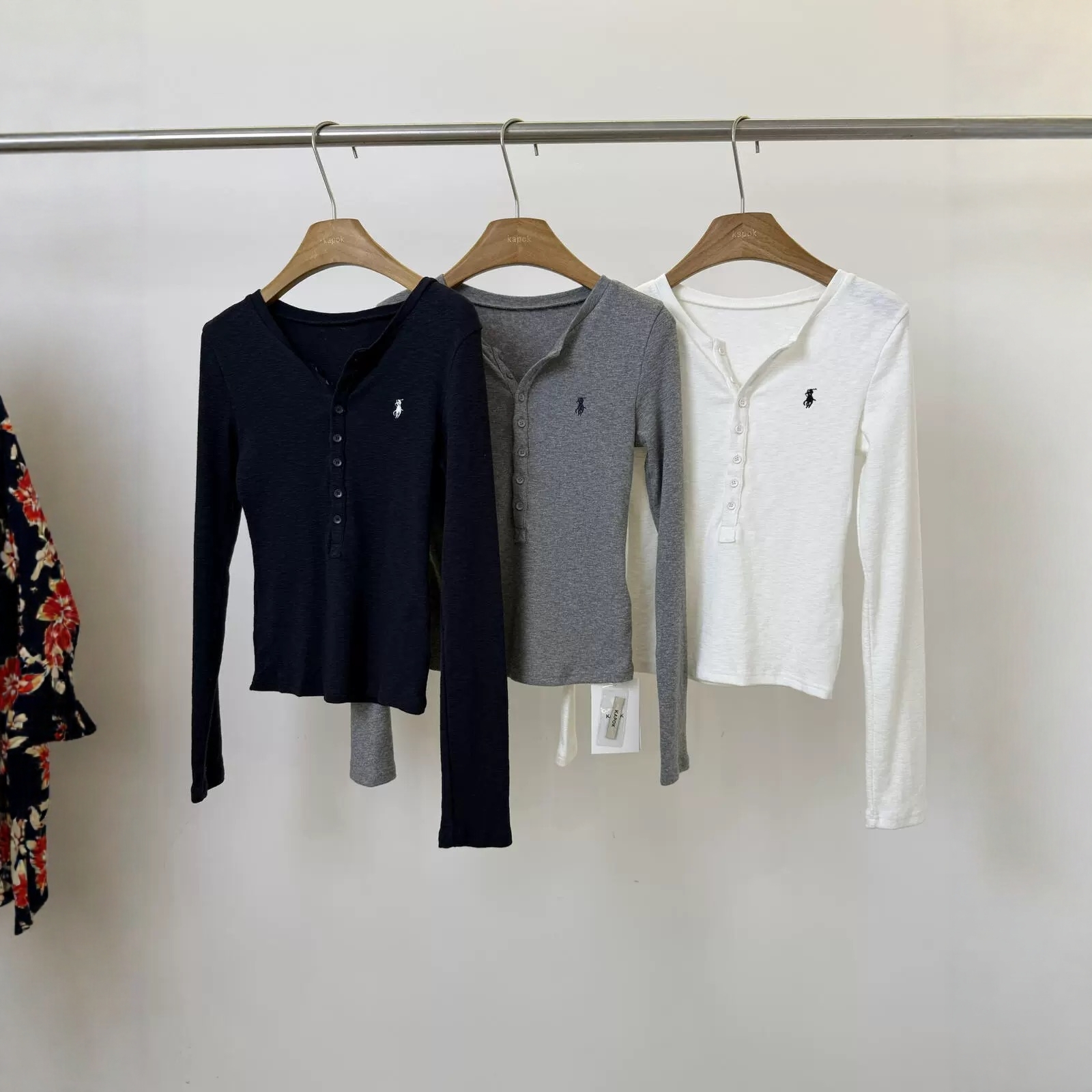 KAPOK认准原创爆款升级半开扣小马刺绣超显瘦百搭上衣小衫25660