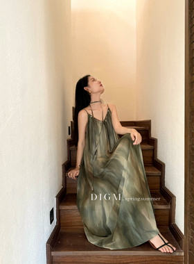 DIGM-气质渐变晕染印花订珠设计宽松显吊带连衣裙(配飘带)DB19662