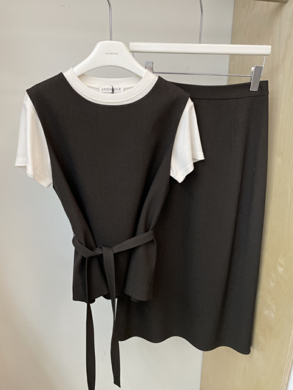 JASMINE2025春夏简约百搭休闲马甲(配腰带) 半裙西装套装3229#,女装/女士精品,时尚套装,淘宝优惠券,粉丝福利购,淘宝优惠卷