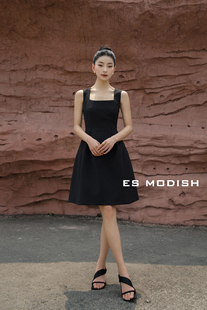 ES MODISH黑色收腰法式赫本风方领吊带连衣裙小个子可穿)OPS2737#