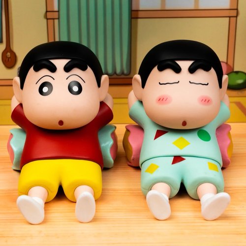 蜡笔小新懒人手机支架家居装饰手办桌面摆件工位搭子可爱潮玩礼物