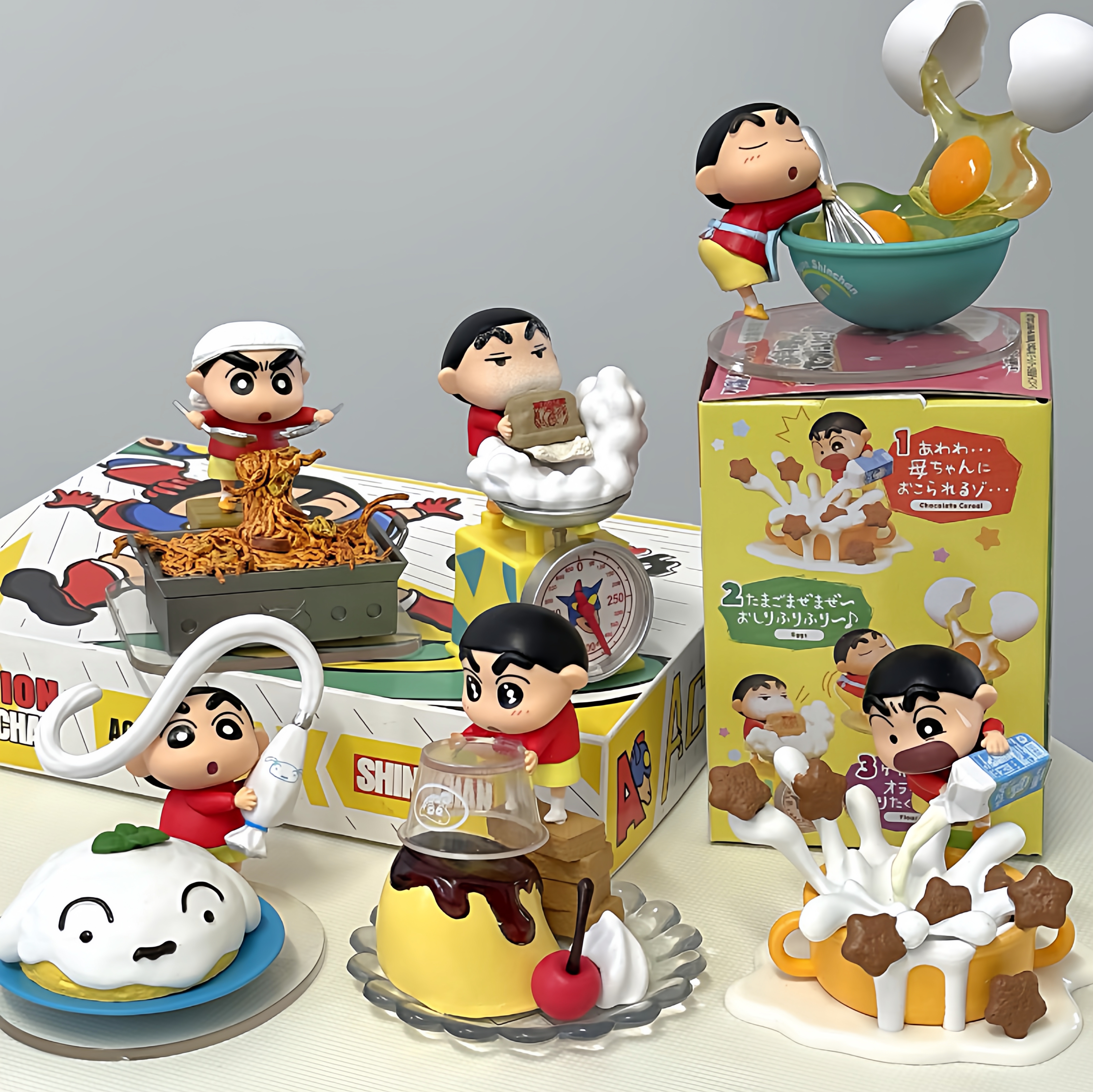 蜡笔小新周边手办盲盒桌面摆件车载微缩场景创意装饰送女生日礼物