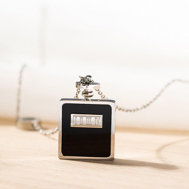 黑色香水瓶毛衣链原创设计钛钢玫瑰金长款罗马项链女银色马鞭链