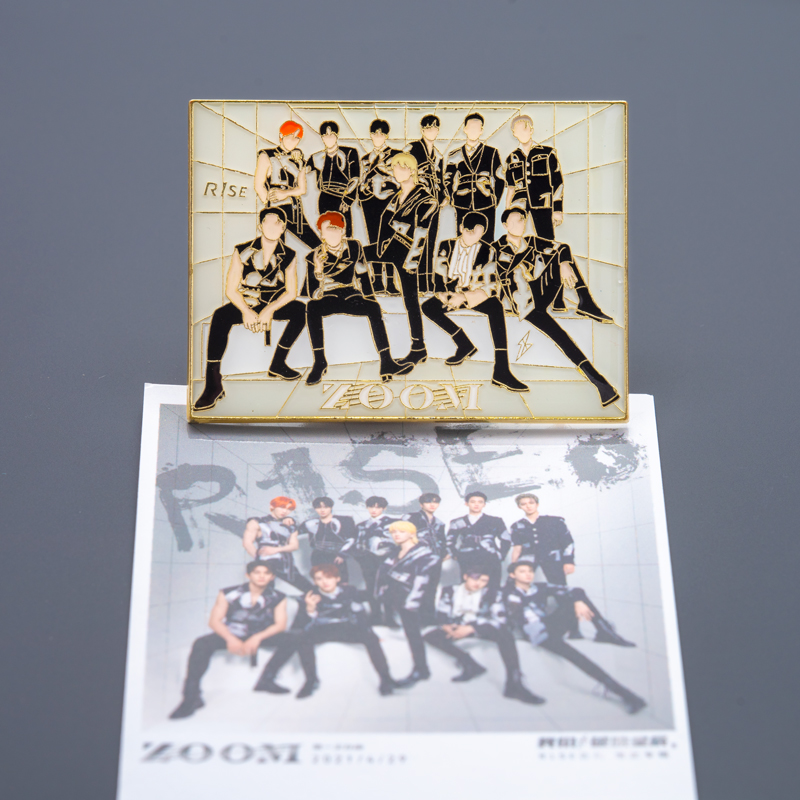 R1SEzoom夜光金属徽章