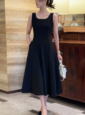 小黑裙赫本风背心裙子2025夏季女装气质方领小个子无袖黑色连衣裙