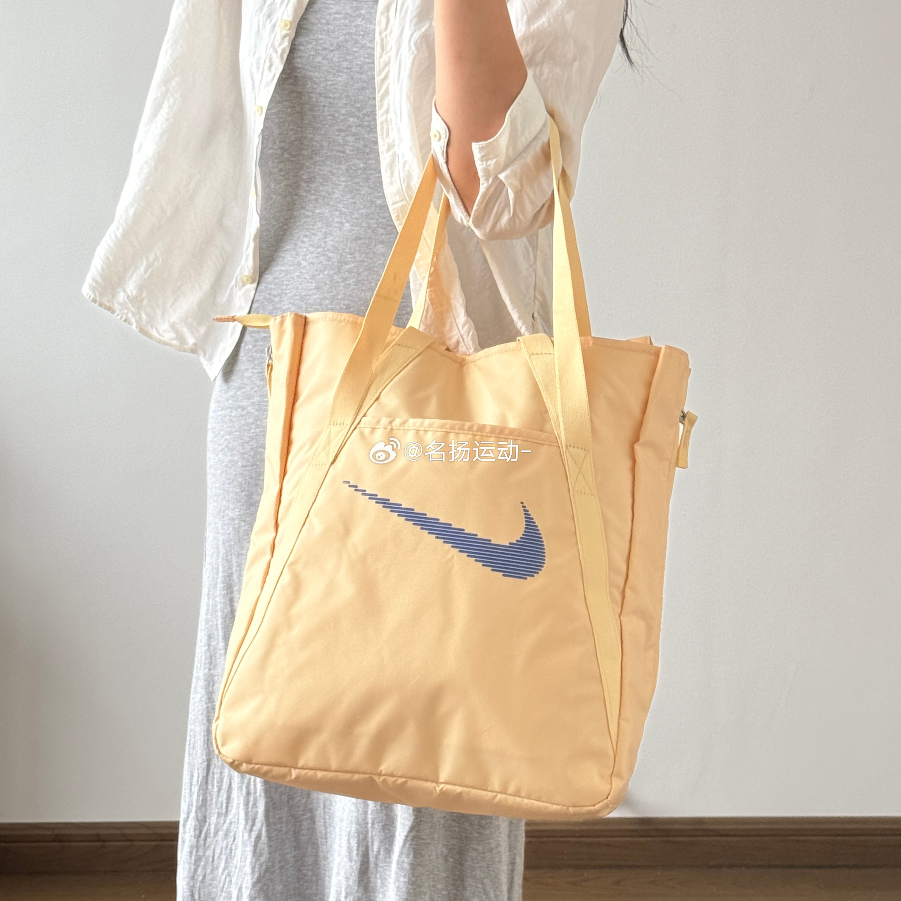 Nike/耐克 斜挎包托特包女子大容量运动拎包手提包单肩包 DR7217