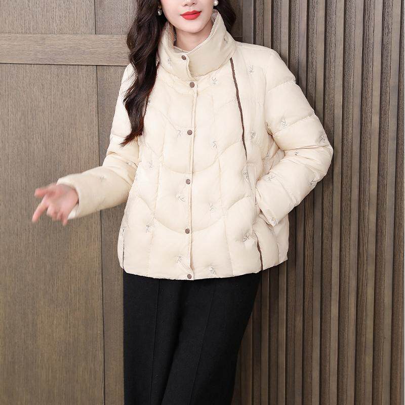 飘朵轻薄高端鹅绒服女2025新款绣花洋气妈妈装轻便短款羽绒服外套