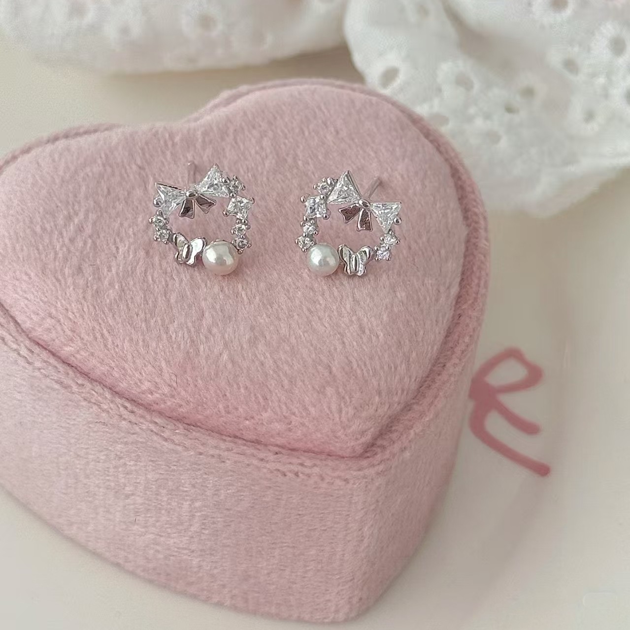 S925纯银蝴蝶结花环珍珠耳钉简约小清新甜美可爱精致感百搭耳饰品,饰品/流行首饰/时尚饰品新,耳钉,淘宝优惠券,粉丝福利购,淘宝优惠卷