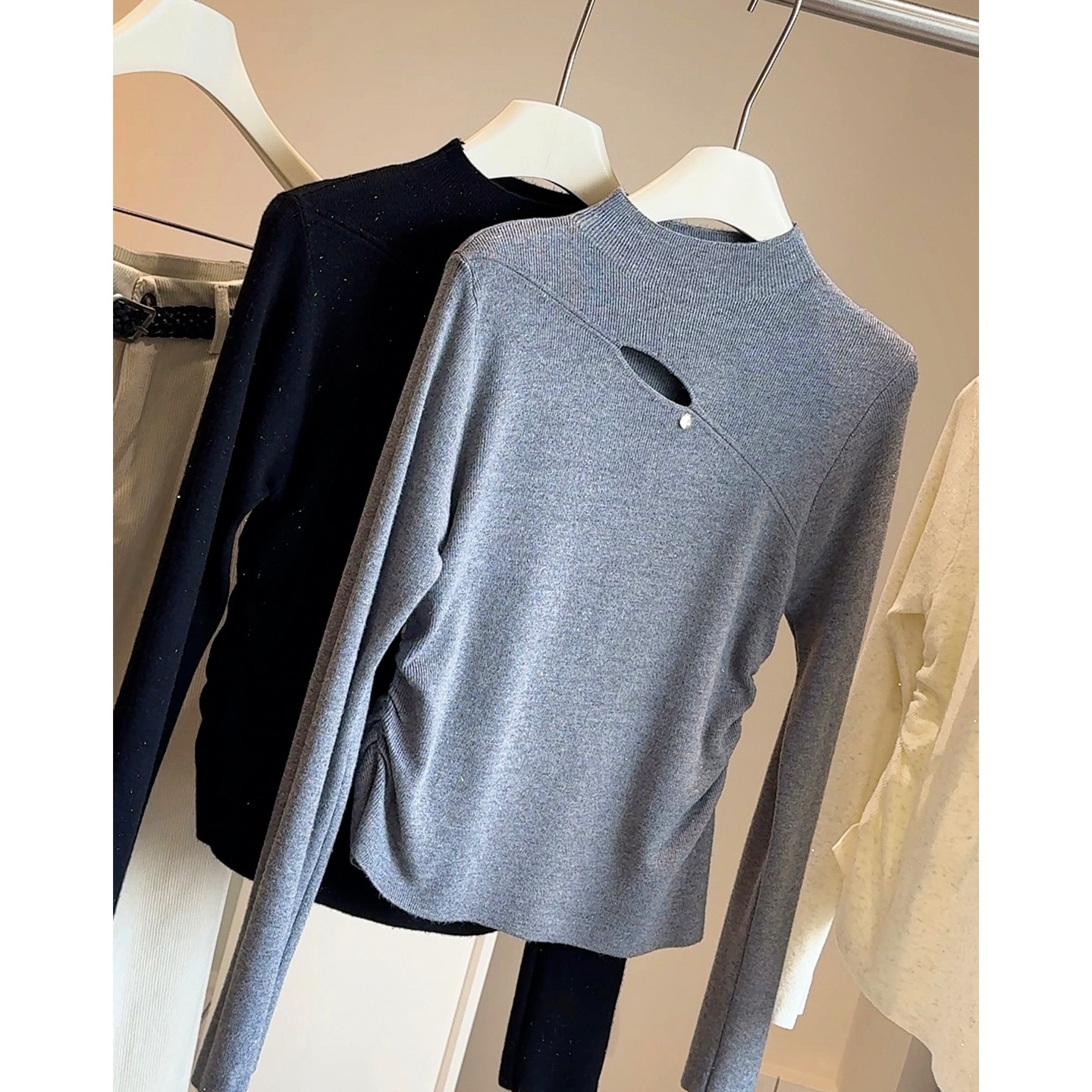 设计感镂空半高领细闪长袖打底衫女新款秋冬修身褶皱收腰内搭上衣