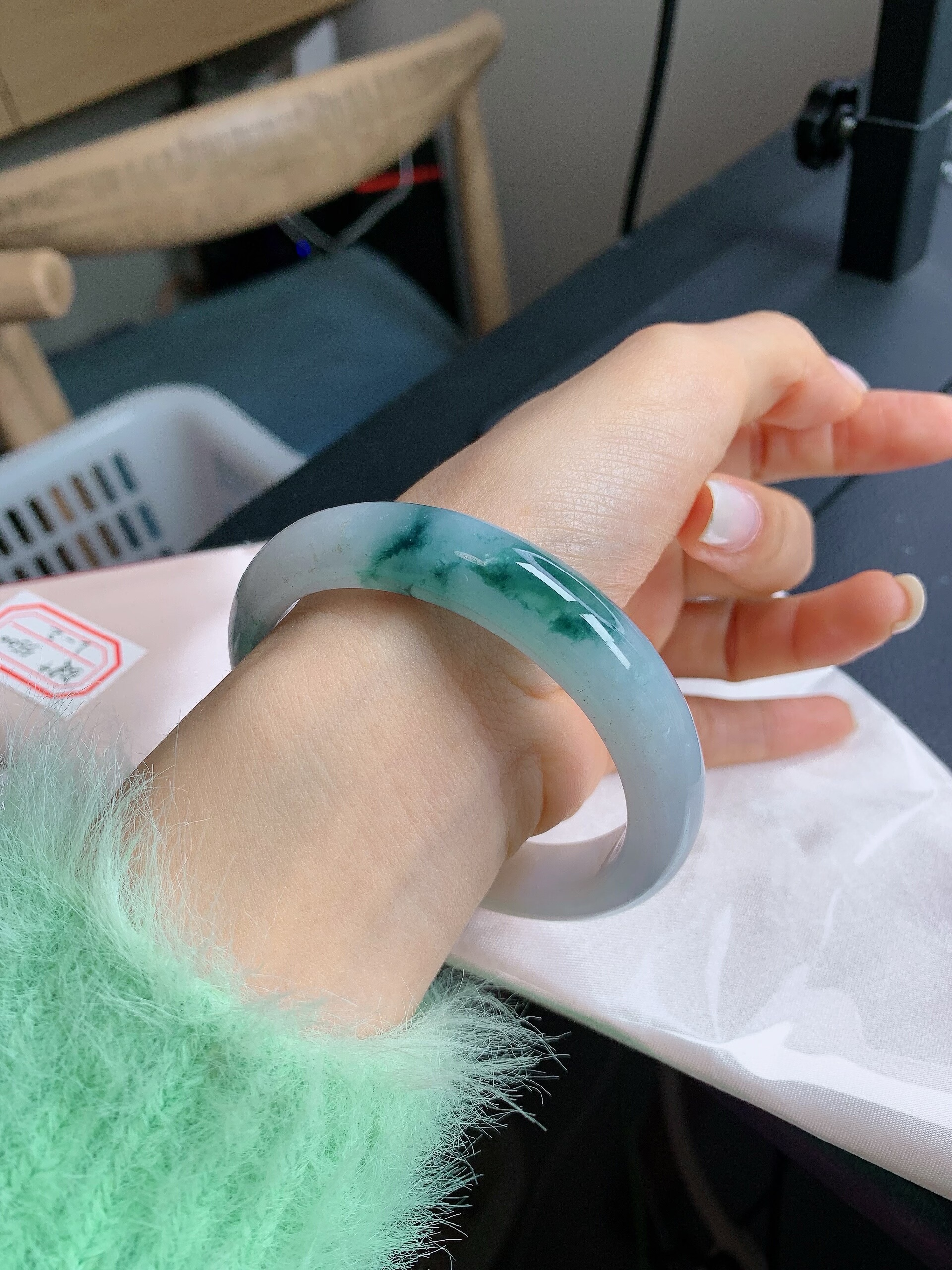 缅甸天然a货翡翠58圈口飘蓝花手镯L-2