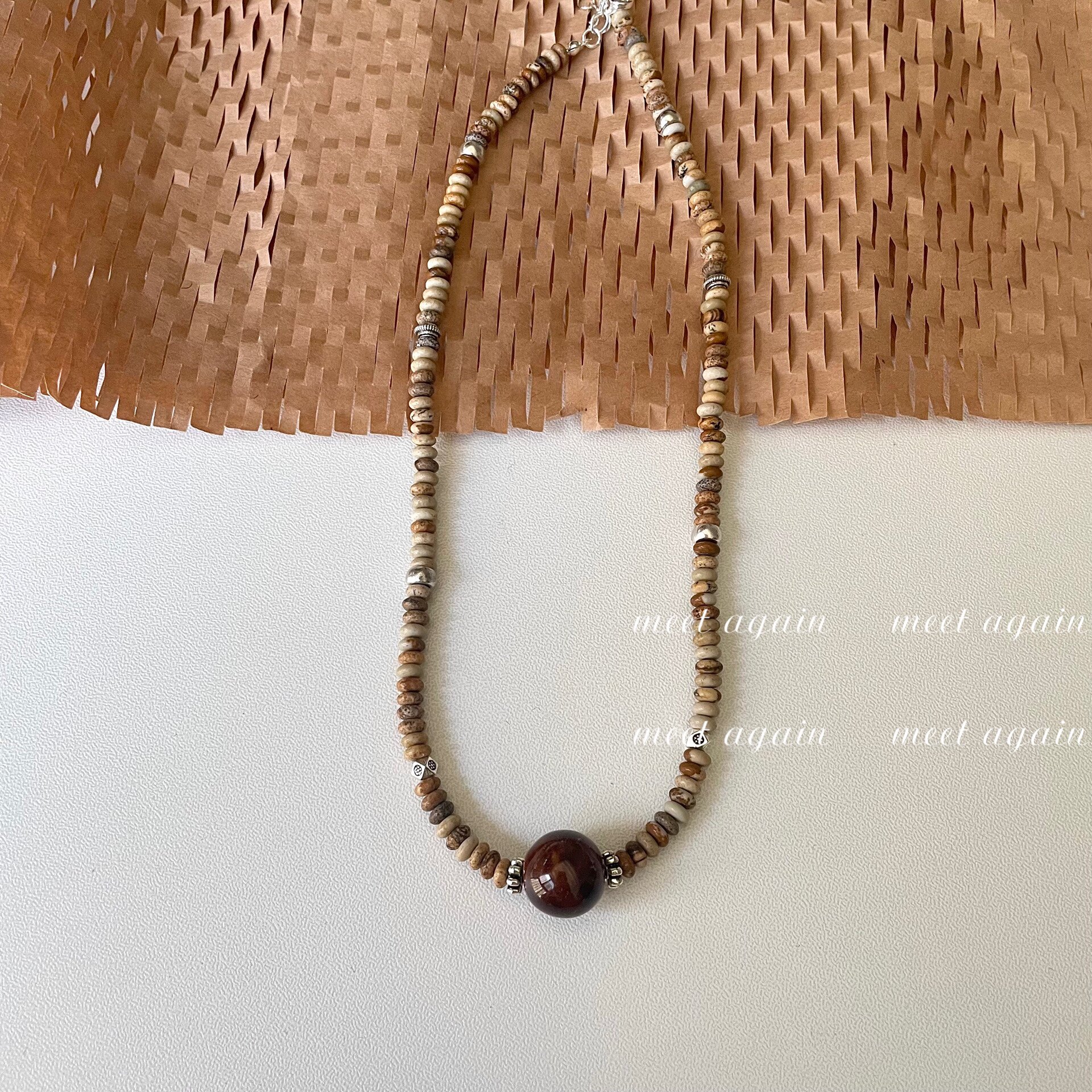 또 만나요 ??브라운 컬러가 너무 분위기있어요 레트로한 에스닉 스타일의 중국산 천연석 비즈목걸이