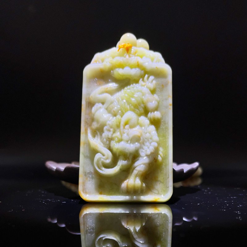 貔貅牌吊坠项链岫玉花玉吊坠方牌