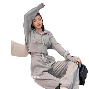 设计感跑步运动服套装女港风显高搭配粉色拉链连帽薄款卫衣两件套