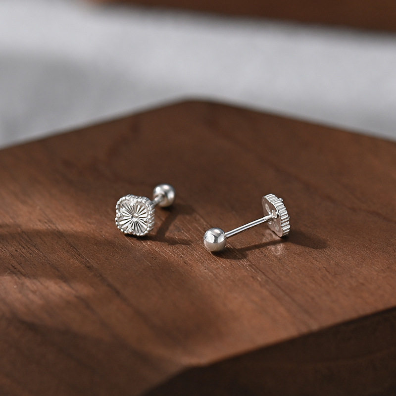 吴越老银铺S999纯银车花四叶草耳钉女睡觉不用摘韩版网红气质小众,饰品/流行首饰/时尚饰品新,耳钉,淘宝优惠券,粉丝福利购,淘宝优惠卷