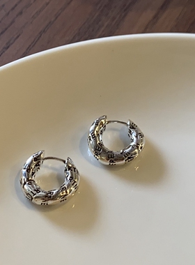 个性复古字母耳环小众设计感ins时尚耳钉简约通勤辣妹耳扣耳饰女