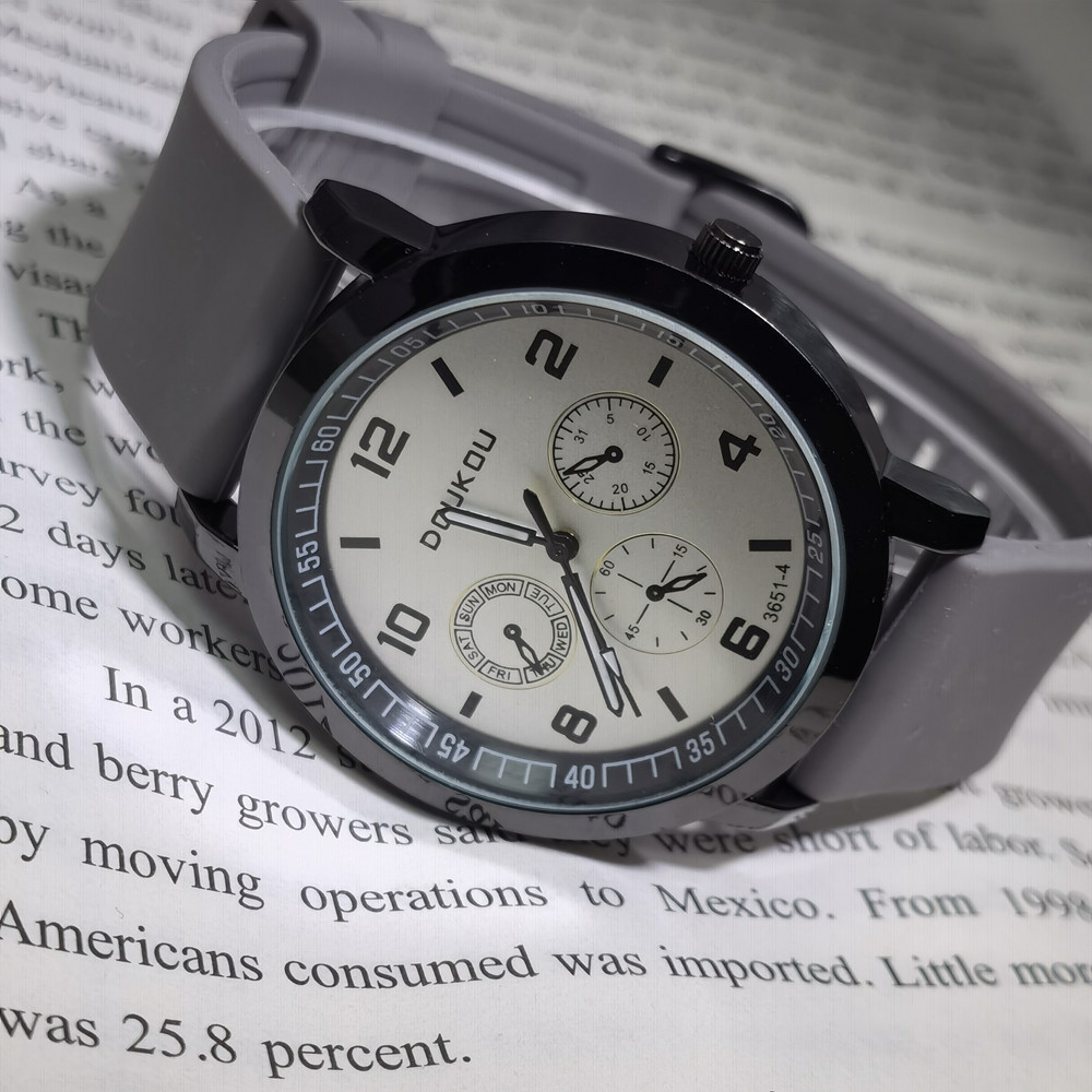 高级感痞帅手表男生初高中生复古港风小众青少年女潮酷考试石英表