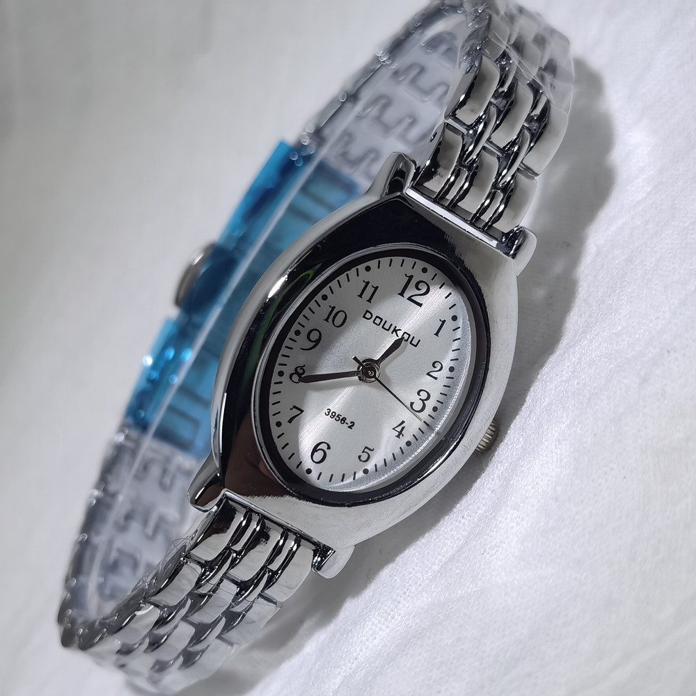 椭圆形小表盘手表女士小巧精致高级感轻奢小众简约冷淡风钢带新款