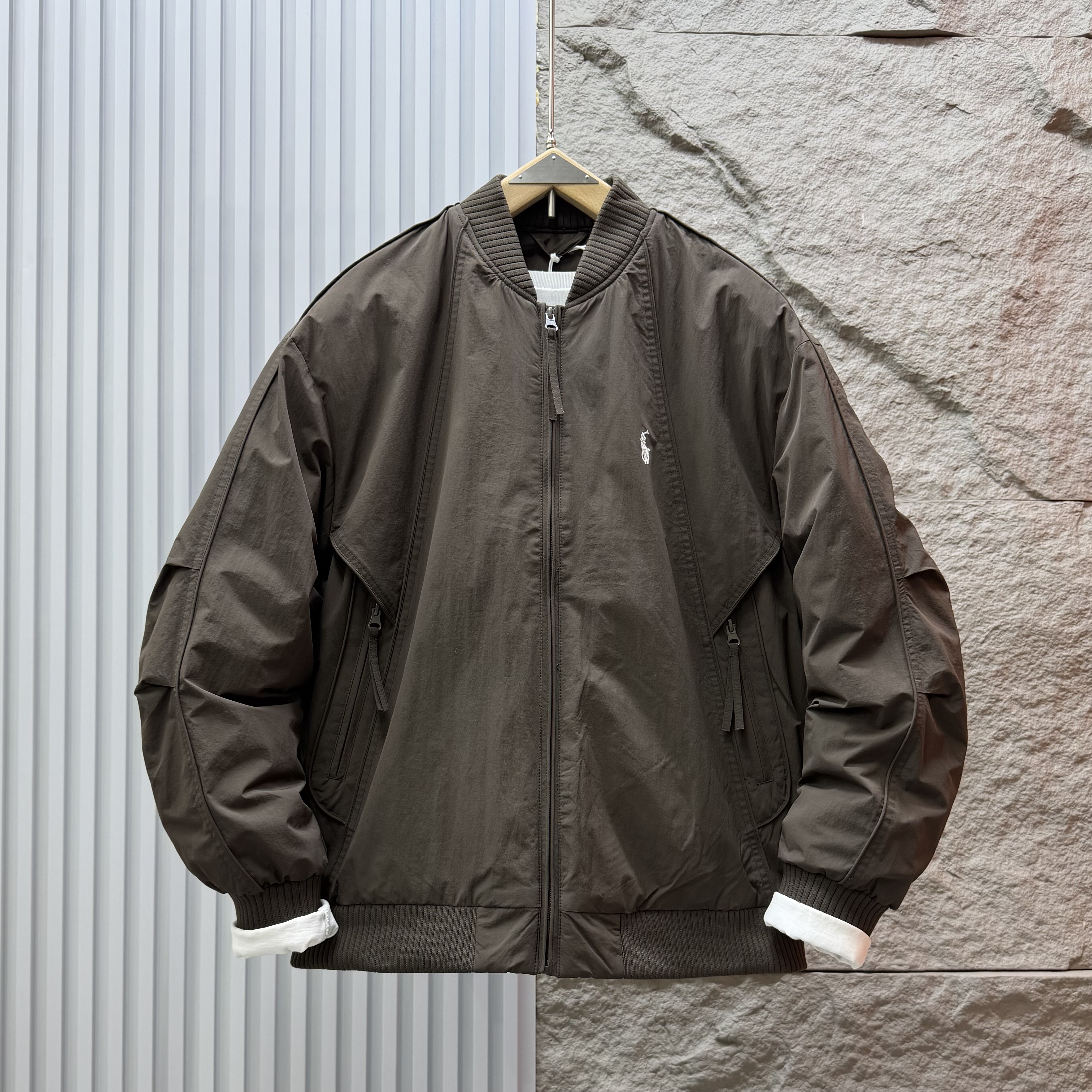 冬季新款棒球领刺绣羽绒服轻薄款休闲宽松百搭御寒白鸭绒保暖外套