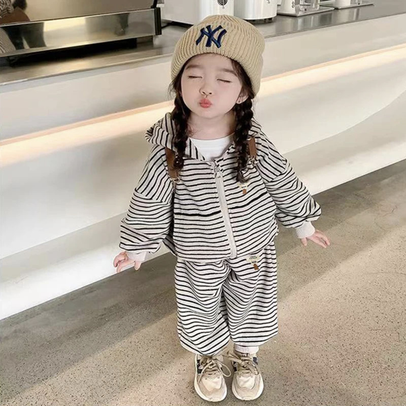 女童春装套装2025新款洋气婴儿童条纹衣服时髦女宝宝春秋连帽外套