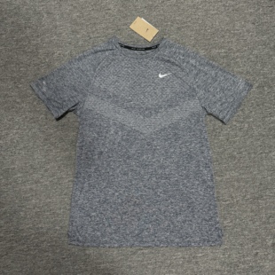 Fit ADV 男子速干透气跑步运动短袖 Nike HV5204 Dri T恤 437 耐克